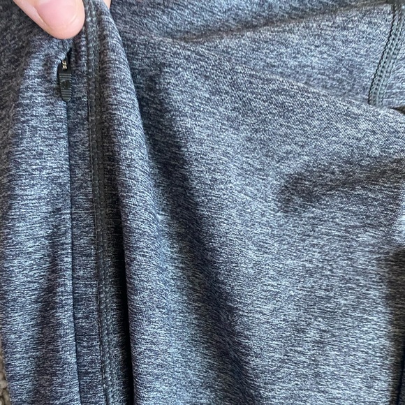 Heathered Black Crop - Picture 4 of 7